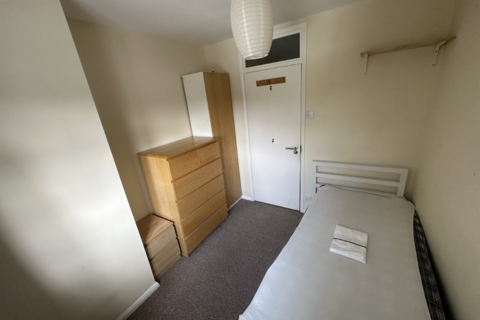 1 bedroom in a house share to rent, Kimbers Lane, Farnham, GU9