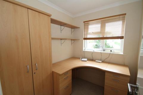 1 bedroom in a house share to rent, Kimbers Lane, Farnham, GU9