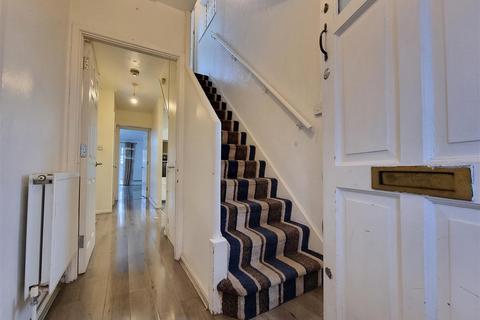 3 bedroom end of terrace house for sale, Bastable Avenue, Barking