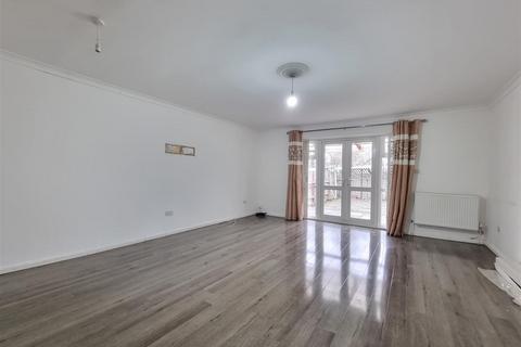 3 bedroom end of terrace house for sale, Bastable Avenue, Barking