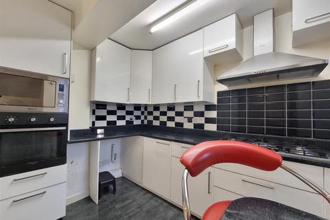 3 bedroom end of terrace house for sale, Bastable Avenue, Barking