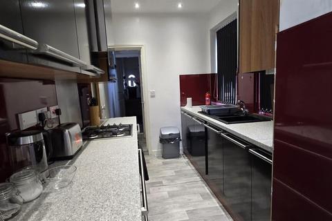 2 bedroom terraced house to rent, Swindon Road, Birmingham