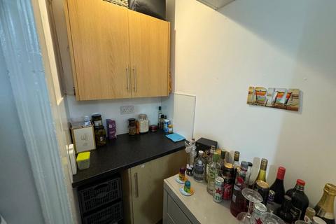 1 bedroom in a house share to rent, Mackenzie Road, Salford M7