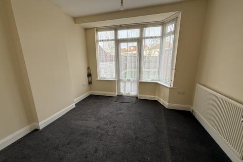 3 bedroom semi-detached house to rent, Branksome Way, Harrow, HA3