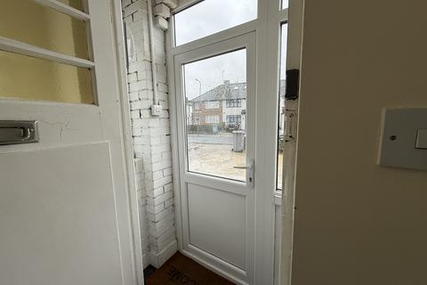 3 bedroom semi-detached house to rent, Branksome Way, Harrow, HA3