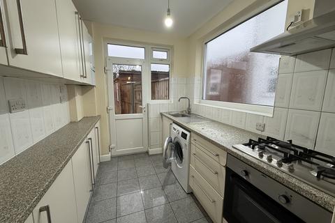 3 bedroom semi-detached house to rent, Branksome Way, Harrow, HA3