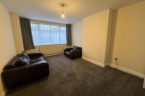 3 bedroom semi-detached house to rent, Branksome Way, Harrow, HA3