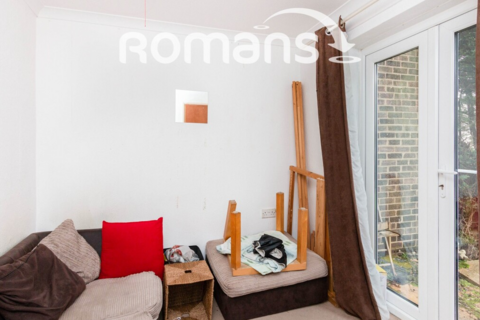 1 bedroom in a house share to rent, The Chantrys, Farnham, GU9