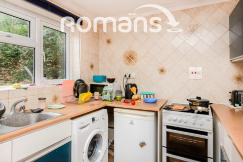 1 bedroom in a house share to rent, The Chantrys, Farnham, GU9