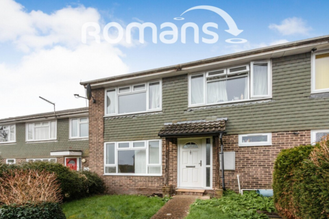 1 bedroom in a house share to rent, The Chantrys, Farnham, GU9