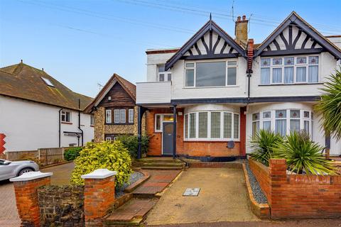 3 bedroom apartment for sale, GRAND DRIVE, Leigh-On-Sea