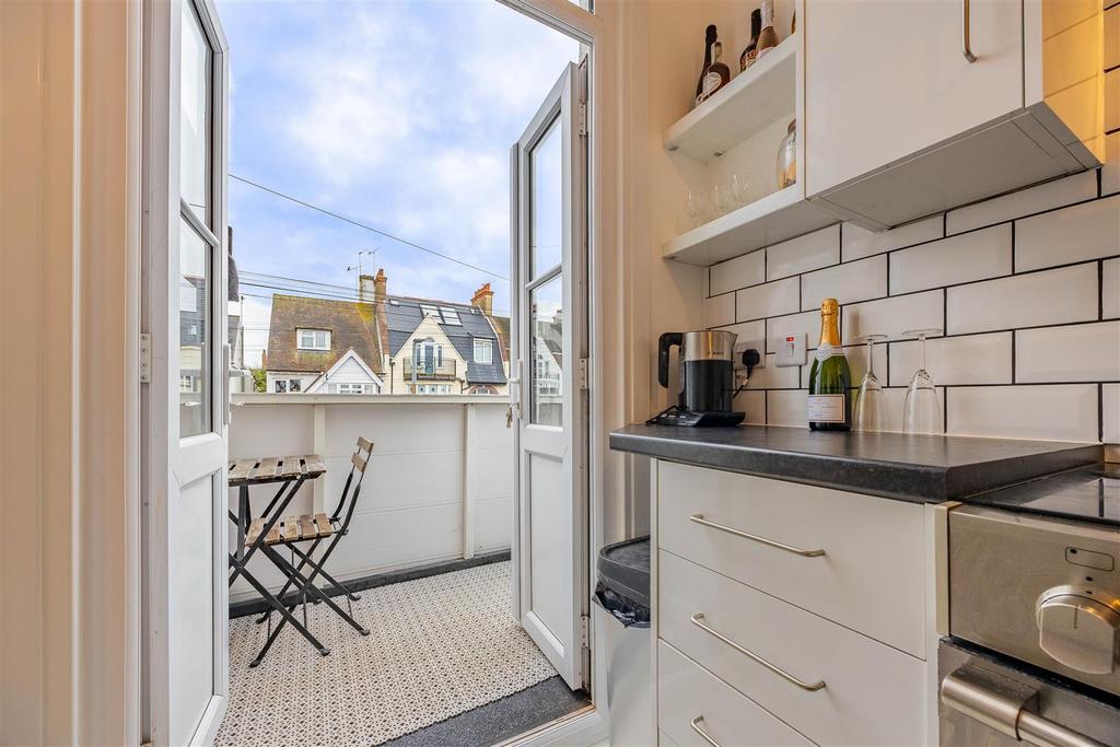 Kitchen/Balcony