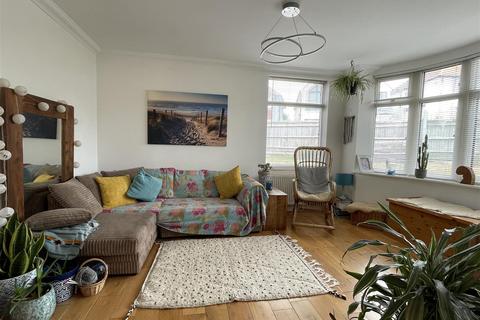 3 bedroom semi-detached house to rent, Little Crescent, Brighton BN2