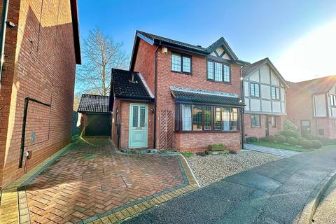 3 bedroom detached house for sale, Stuart Close, West Hunsbury, Northampton NN4