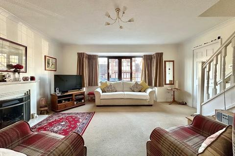 3 bedroom detached house for sale, Stuart Close, West Hunsbury, Northampton NN4