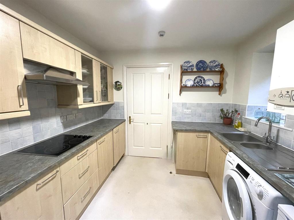Kitchen 2.jpeg