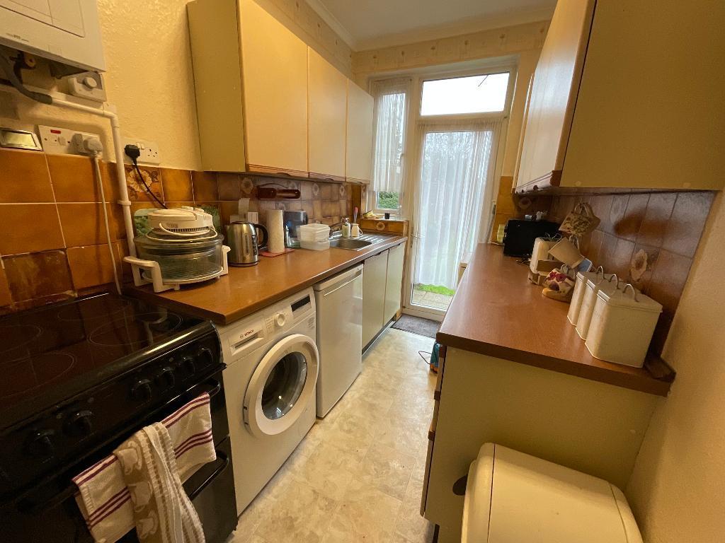 KITCHEN 9'4 x 5'9