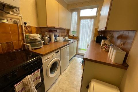 3 bedroom semi-detached house for sale, Hainault, Ilford IG6