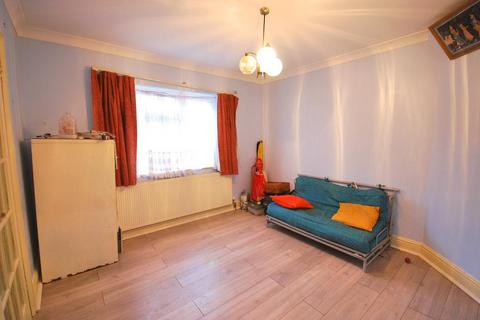 5 bedroom semi-detached house to rent, LYON PARK AVENUE, WEMBLEY, HA0 4DX