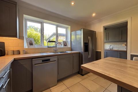 3 bedroom detached house for sale, Manor Road, Verwood BH31