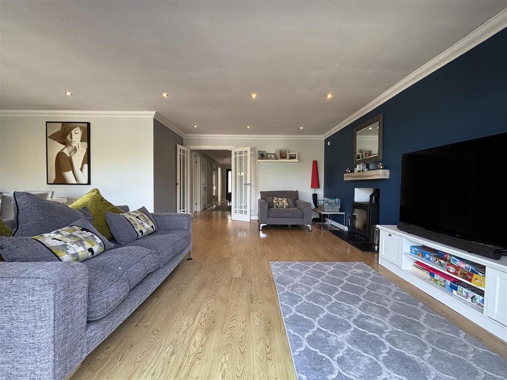 Lounge/ Dining Room