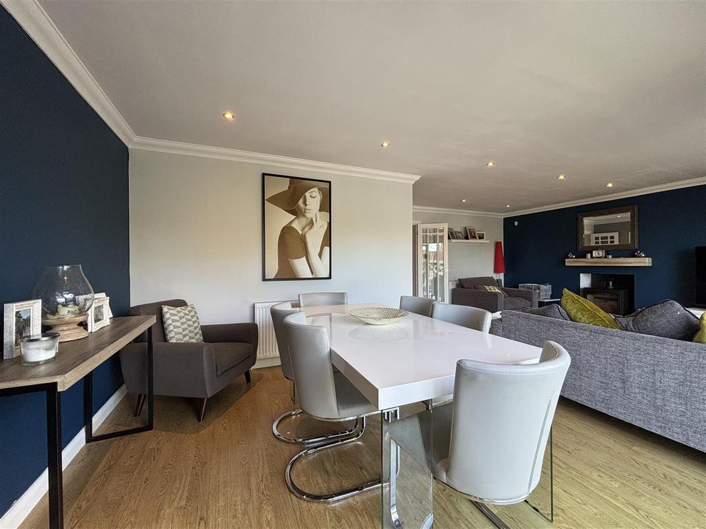 Lounge/ Dining Room