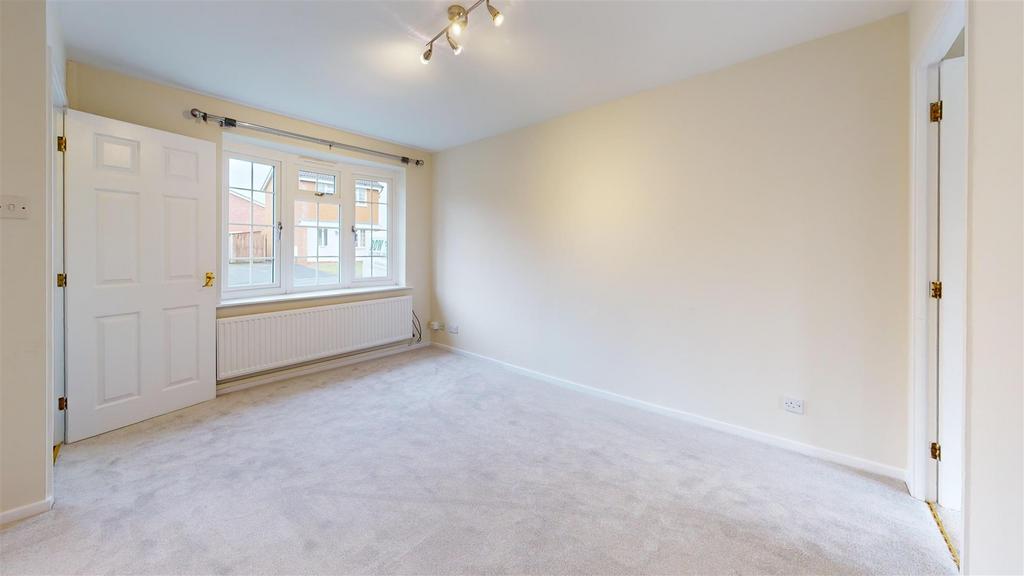 5-Southville-close-Living Room 1.jpg