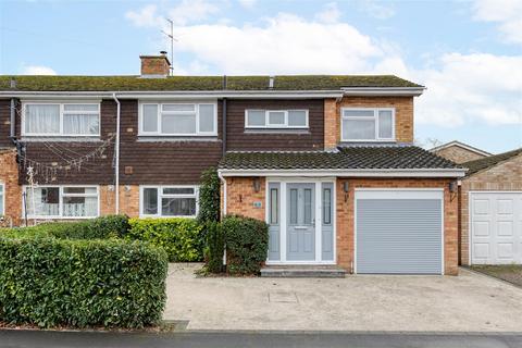4 bedroom semi-detached house to rent, Silver Birch Avenue, Stotfold, Hitchin
