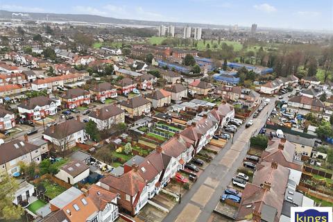 2 bedroom maisonette for sale, Frederick Crescent, Enfield