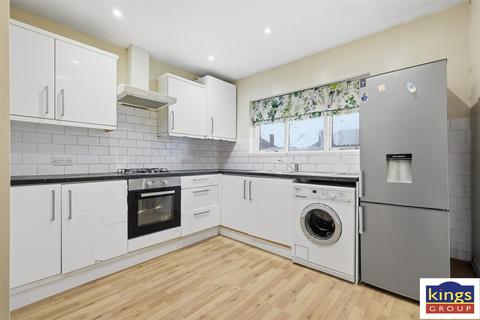 2 bedroom maisonette for sale, Frederick Crescent, Enfield