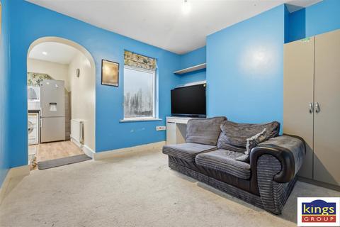 2 bedroom maisonette for sale, Frederick Crescent, Enfield