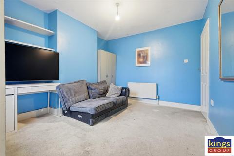 2 bedroom maisonette for sale, Frederick Crescent, Enfield