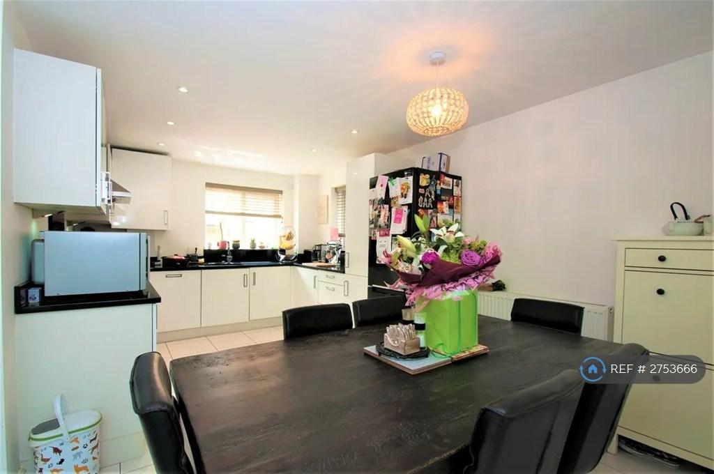 Kitchen/Dining Area