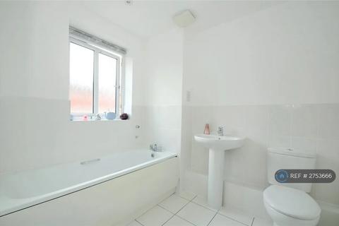 5 bedroom detached house to rent, Edgeworth Close, Slough, SL3