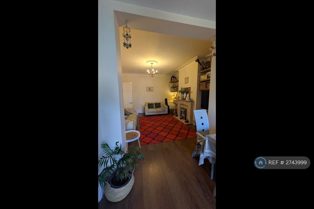 Living Room (2)