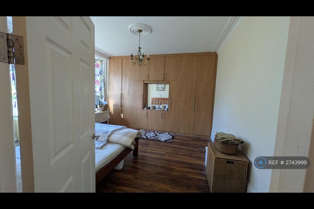 Master Bedroom(1)