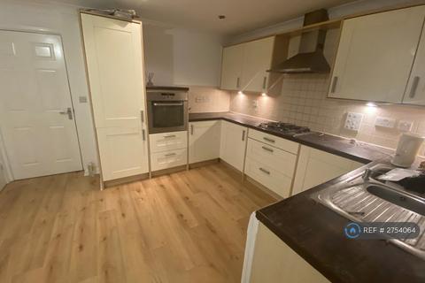 4 bedroom terraced house to rent, Paignton Close, Romford, RM3