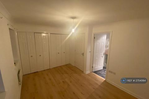4 bedroom terraced house to rent, Paignton Close, Romford, RM3