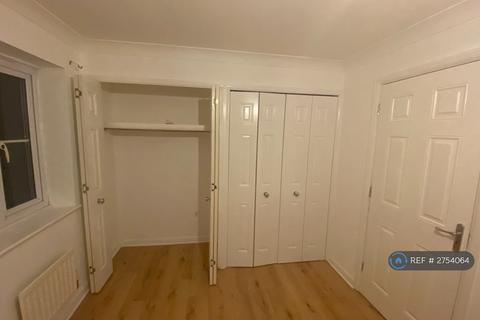 4 bedroom terraced house to rent, Paignton Close, Romford, RM3