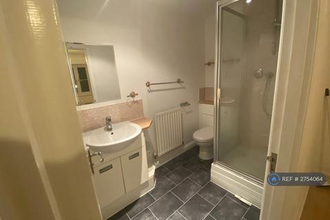 4 bedroom terraced house to rent, Paignton Close, Romford, RM3