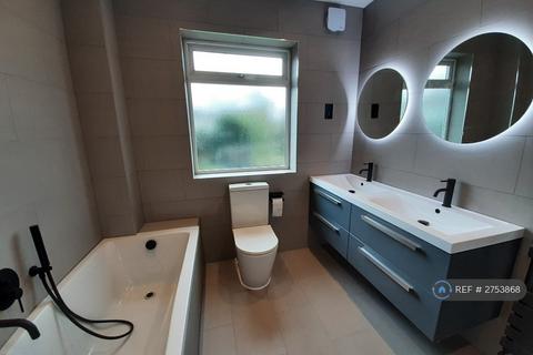 3 bedroom detached house to rent, Fromondes Road, London, SM3