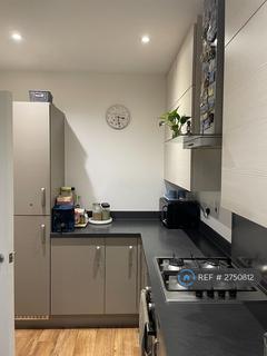 2 bedroom end of terrace house to rent, Watkins Way, Dagenham, RM8