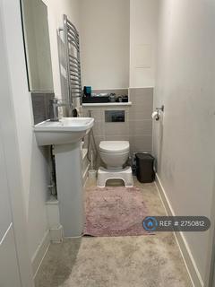 2 bedroom end of terrace house to rent, Watkins Way, Dagenham, RM8