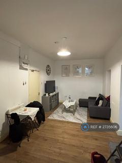 2 bedroom flat to rent, North Street, Romford, RM1