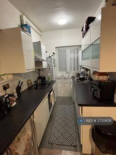 2 bedroom flat to rent, North Street, Romford, RM1