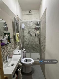 2 bedroom flat to rent, North Street, Romford, RM1