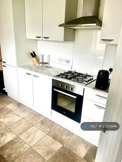 3 bedroom semi-detached house to rent, Barking, Barking, IG11