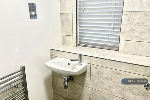 3 bedroom semi-detached house to rent, Barking, Barking, IG11