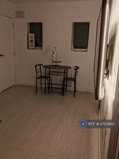 1 bedroom flat to rent, Whitehill Avenue, Luton, Bedfordshire, LU1
