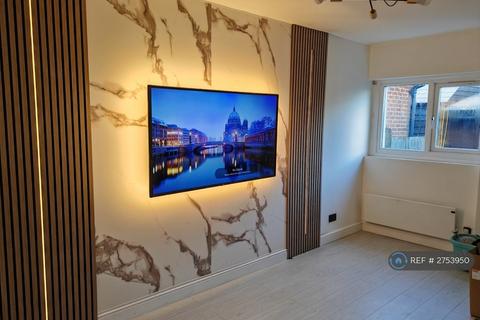 1 bedroom flat to rent, Whitehill Avenue, Luton, Bedfordshire, LU1